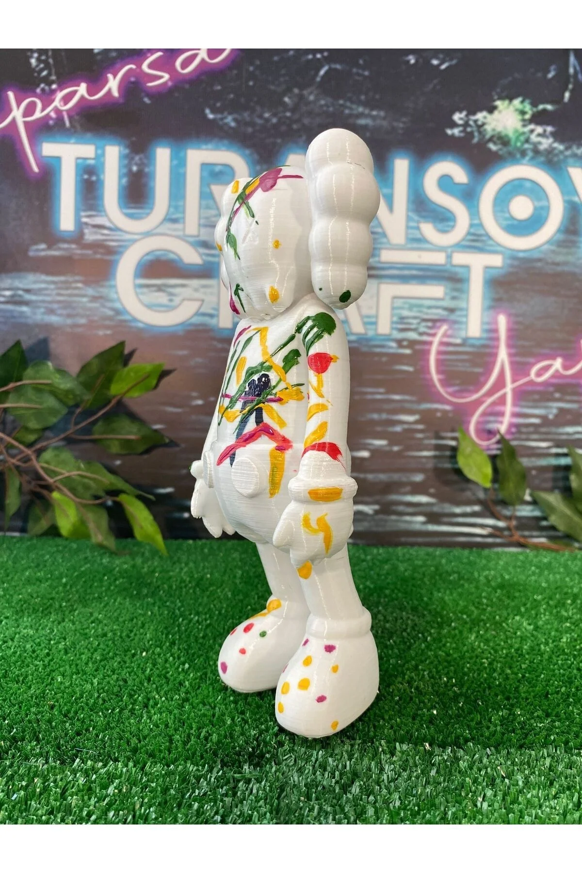 Kaws Thinking Boyalı Figür 23 CM BOY