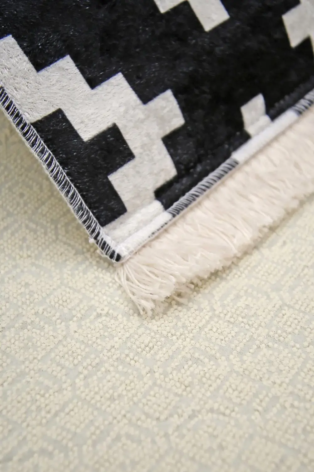 Kaymaz Taban Dijital Halı Yıkanabilir