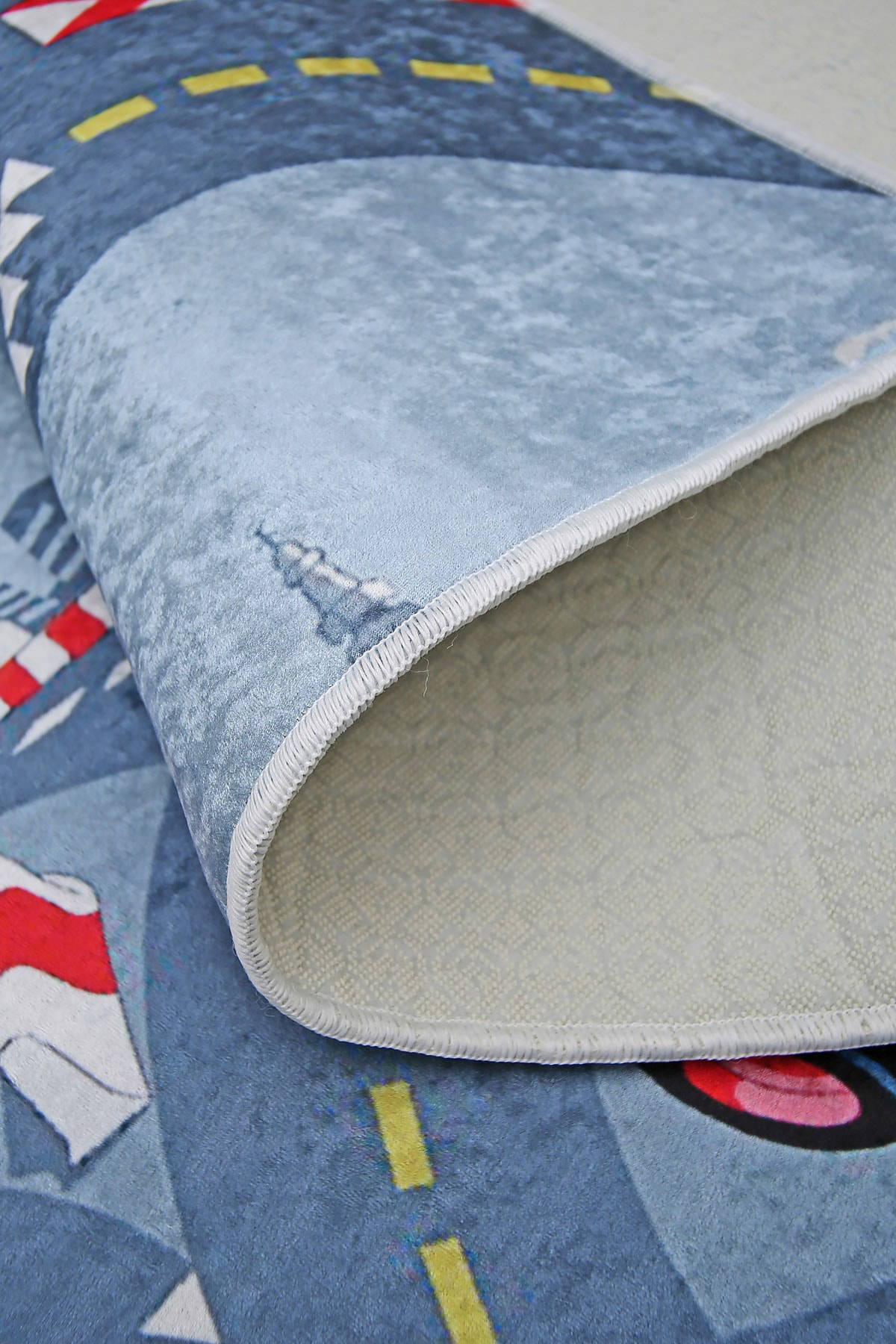 Kaymaz Taban Dijital Halı Yıkanabilir Kırmızı Araba Erkek Çocuk O