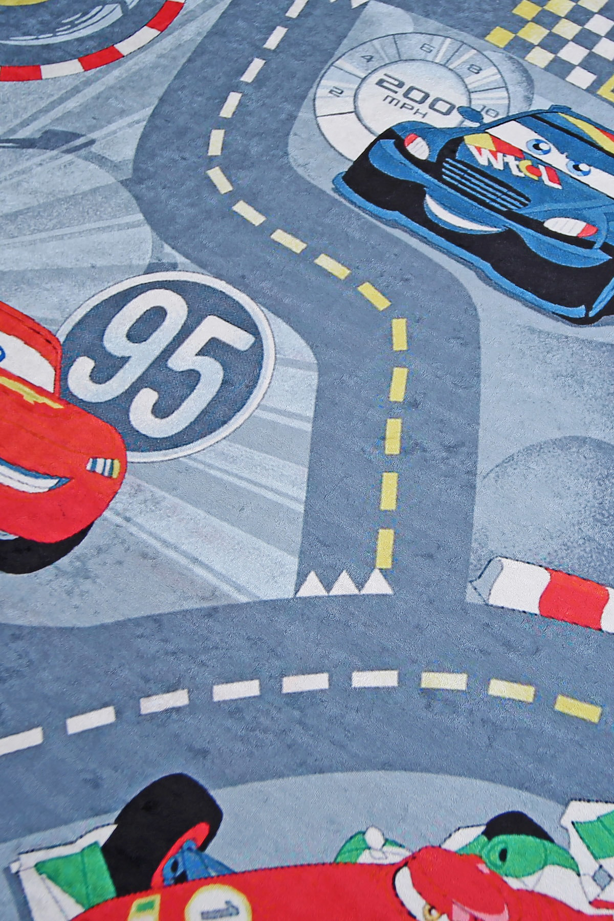 Kaymaz Taban Dijital Halı Yıkanabilir Kırmızı Araba Erkek Çocuk O