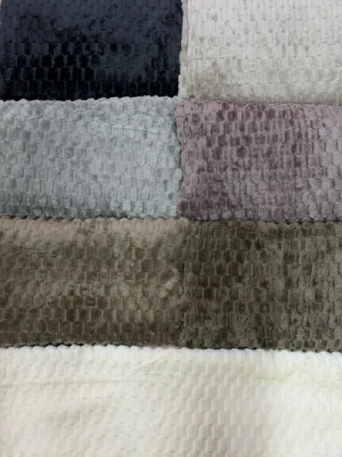Kaymaz Tabanlı Kabartmalı Peluş Çok Amaçlı Örtü