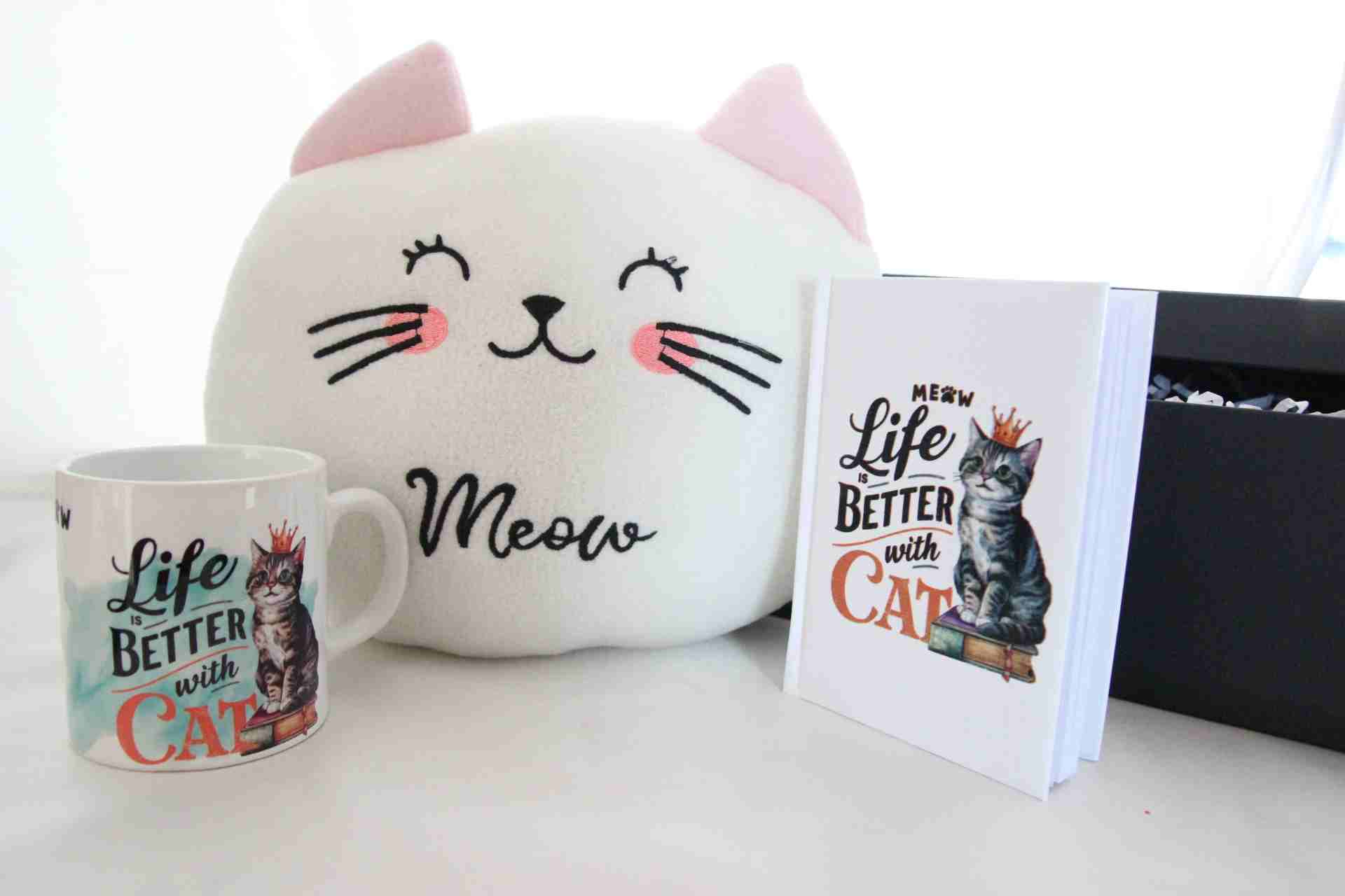 Kedi Tasarım Yastık, Defter ve Kupa Bardak Hediye Kutusu