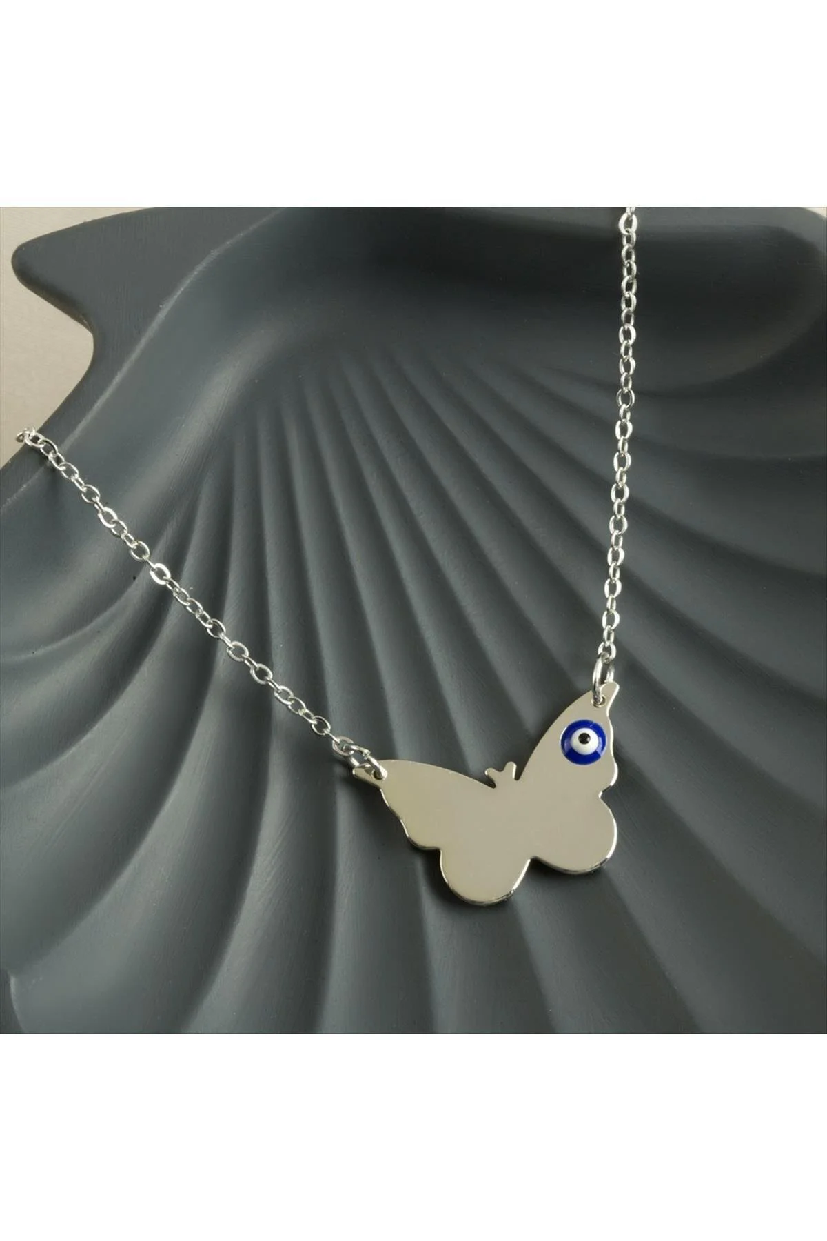 Kelebek Figürlü Kolye