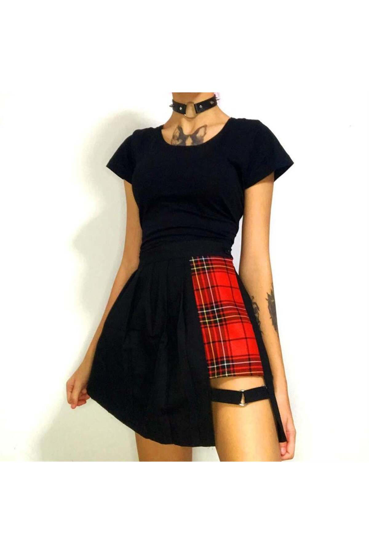 Köstebek Kemer Ve Kırmızı Ekose Detaylı Siyah Pileli Etek
