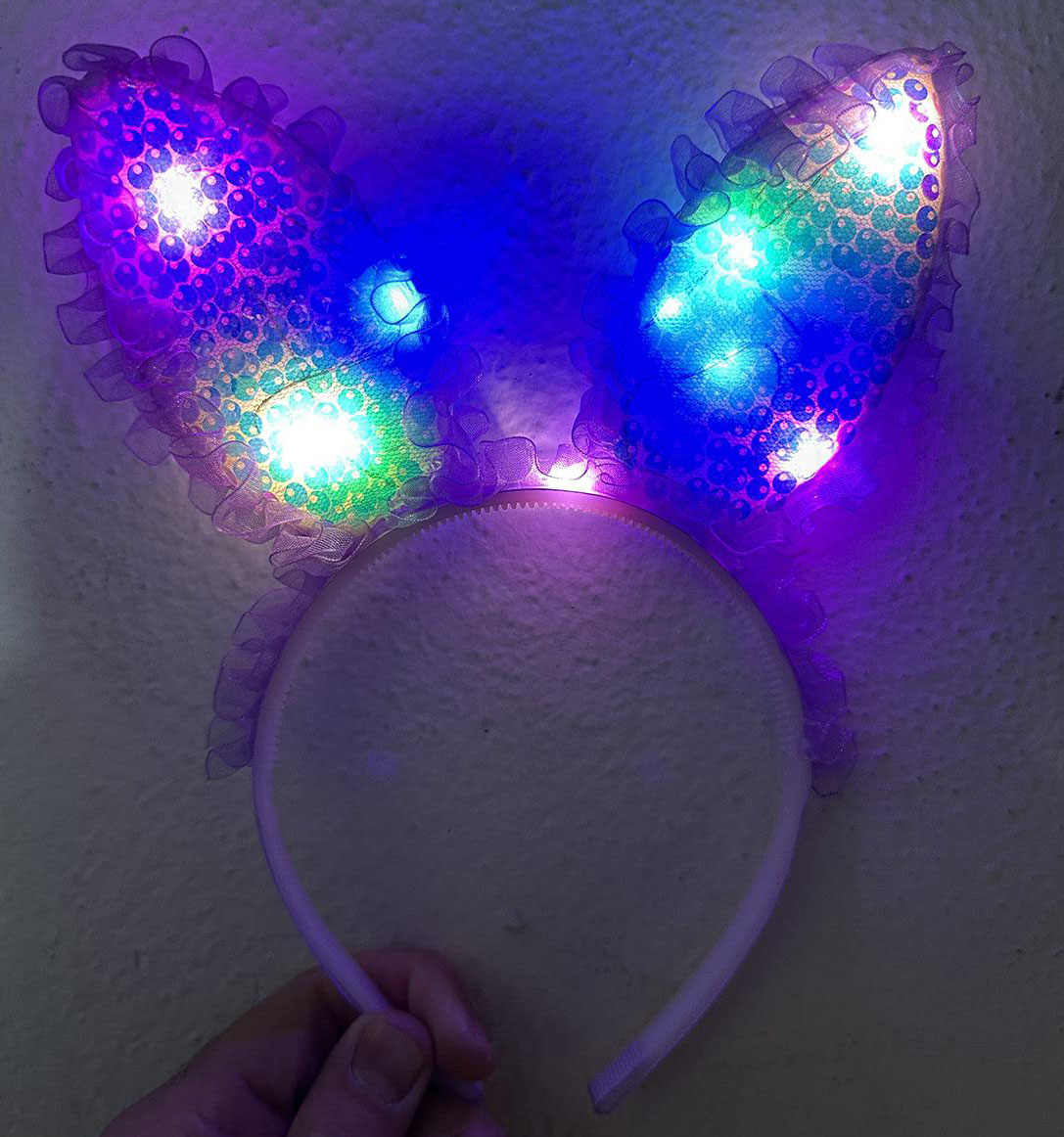 Kenarları Dantelli Fuşya Pullu Payetli Led Işıklı Tavşan Kulak Ta