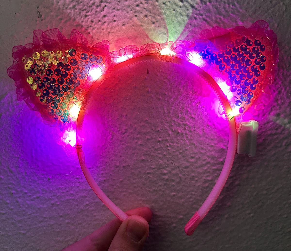 Kenarları Dantelli Fuşya Pullu Payetli Led Işıklı Kedi Kulak Taç 