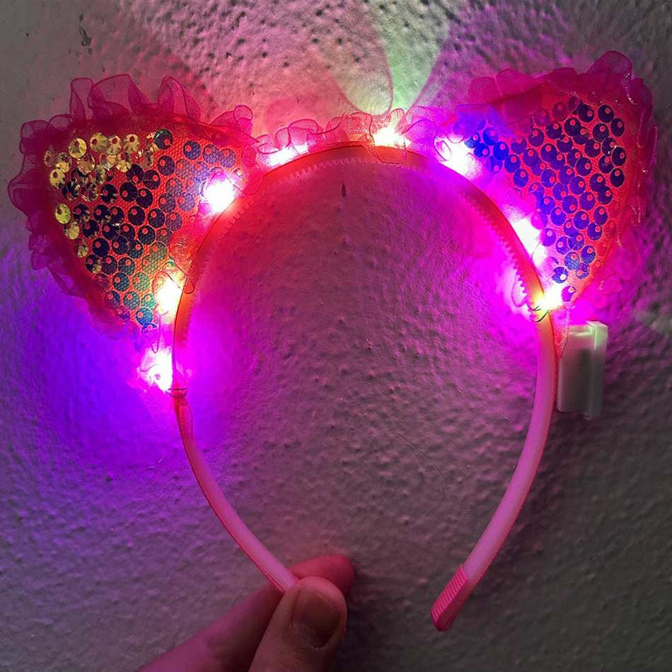 Kenarları Dantelli Fuşya Pullu Payetli Led Işıklı Kedi Kulak Taç Kenarları Dantelli Fuşya Pullu Payetli Led Işıklı Kedi Kulak Taç