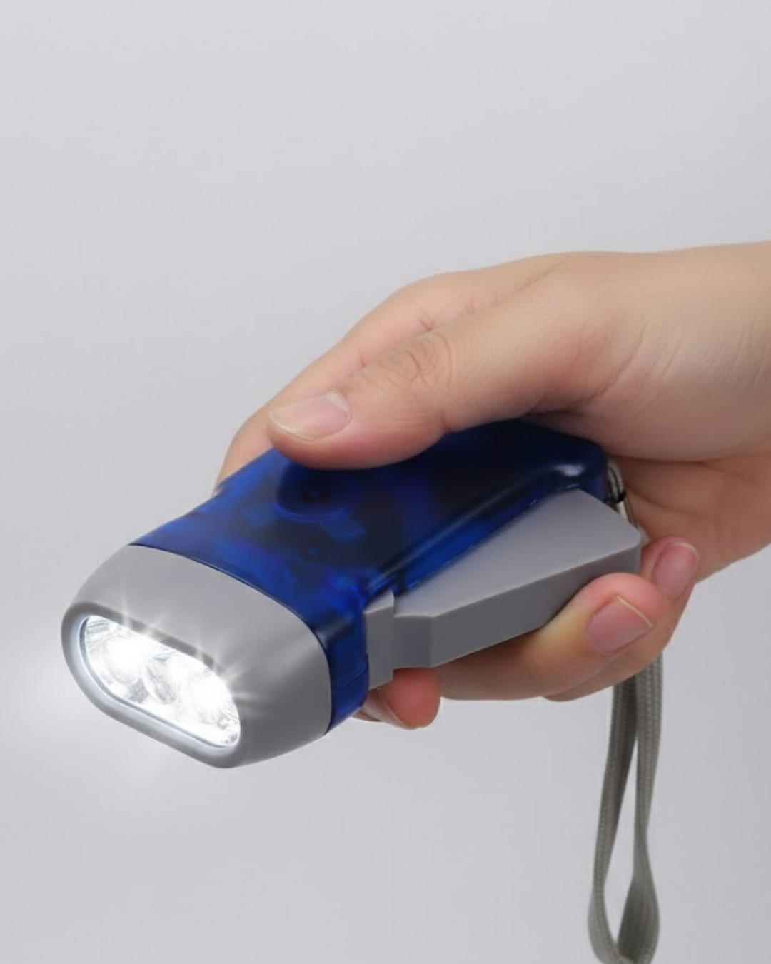 Kendiliğinden Şarjlı El Feneri 3 LED Enerjisiz Çalışan Pratik Tas