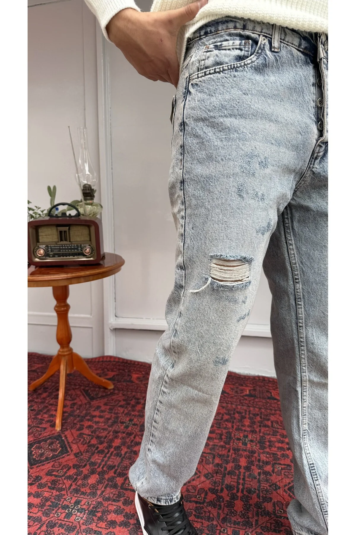 Keps Tek Diz Üstü Yırtık Baggy Jean