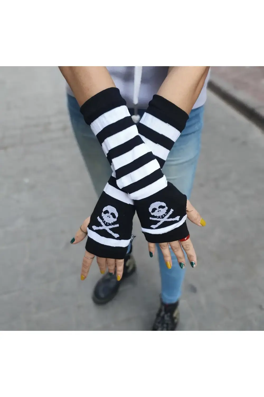 Kesik Parmak Siyah Beyaz Skull Ikili Kolluk