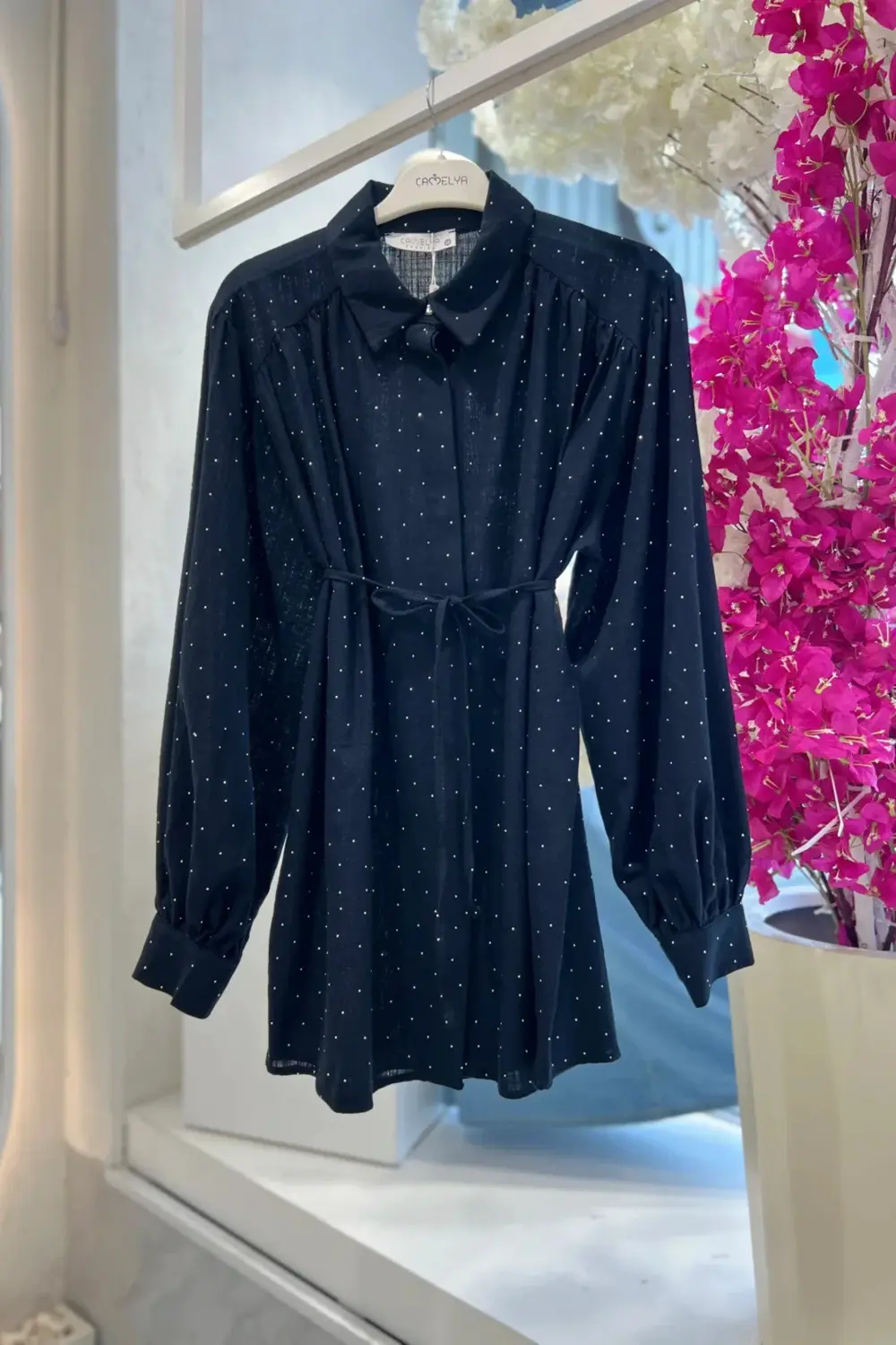 Keten Kumaş Taşlı Belden Bağlamalı Zarif Gömlek