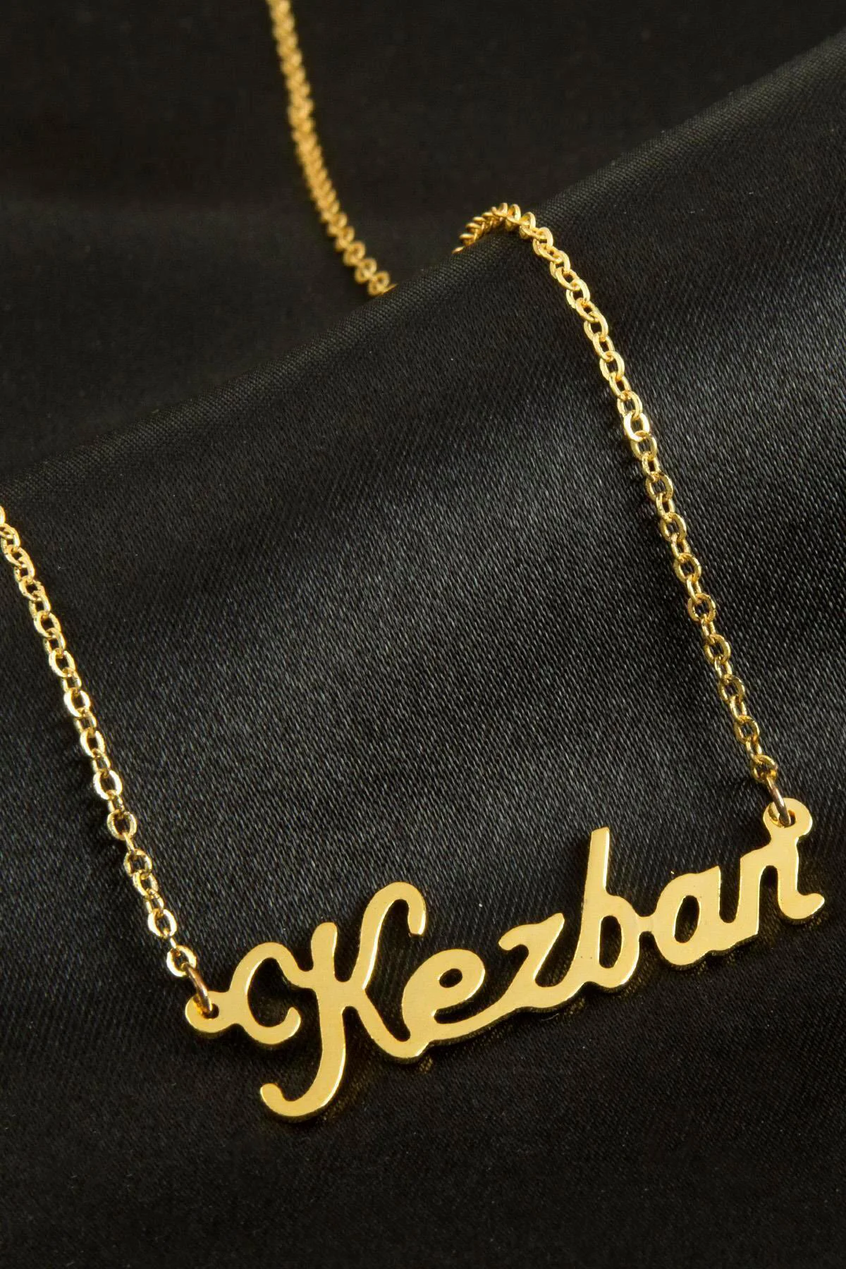 Kezban isimli kolye (Kişiye Özel) Kezban isimli kolye (Kişiye Özel)