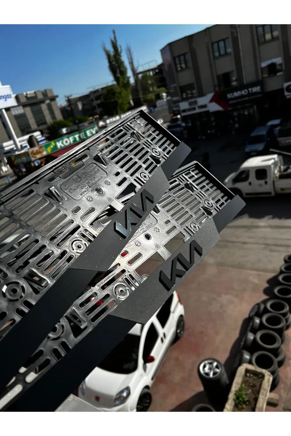 KIA UYUMLU LOGOLU MAT Pleksi Plakalık (1TAKIM,2,ADET)