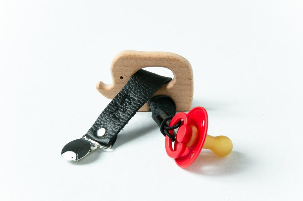 Kidful Bitkisel Boyalı Emzik Askısı Charcoal Kidful Bitkisel Boyalı Emzik Askısı Charcoal