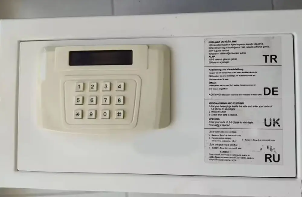 Kilitleme sistemi için motorlu mekanizmalı dijital tuş takımı