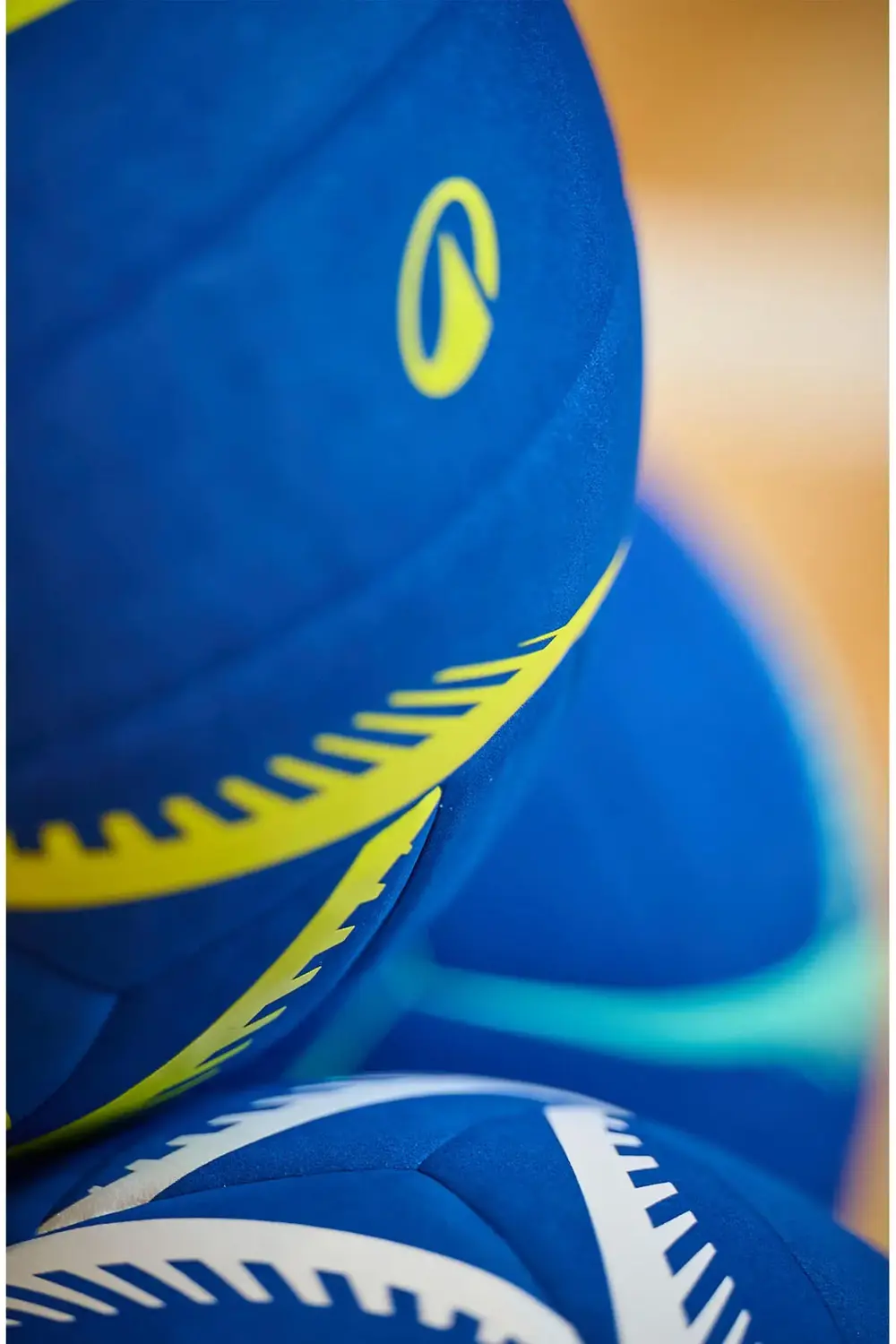 Kipsta Voleybol Topu - 230/250 g - Mavi/Sarı- vb500 Soft