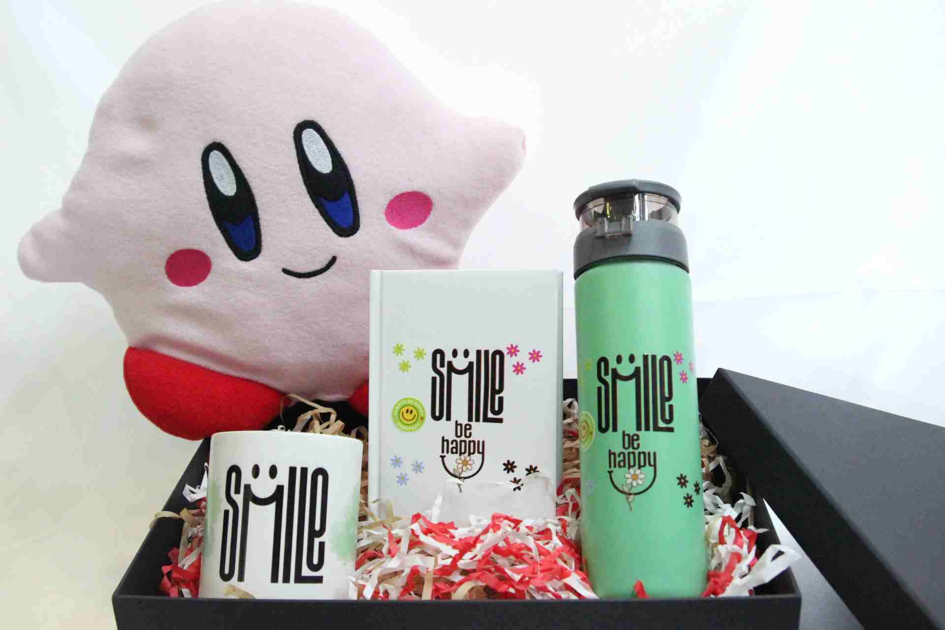 Kirby Temalı Yastık Smile Temalı Termos, Defter ve Kupa Bardak Hediye Kutusu