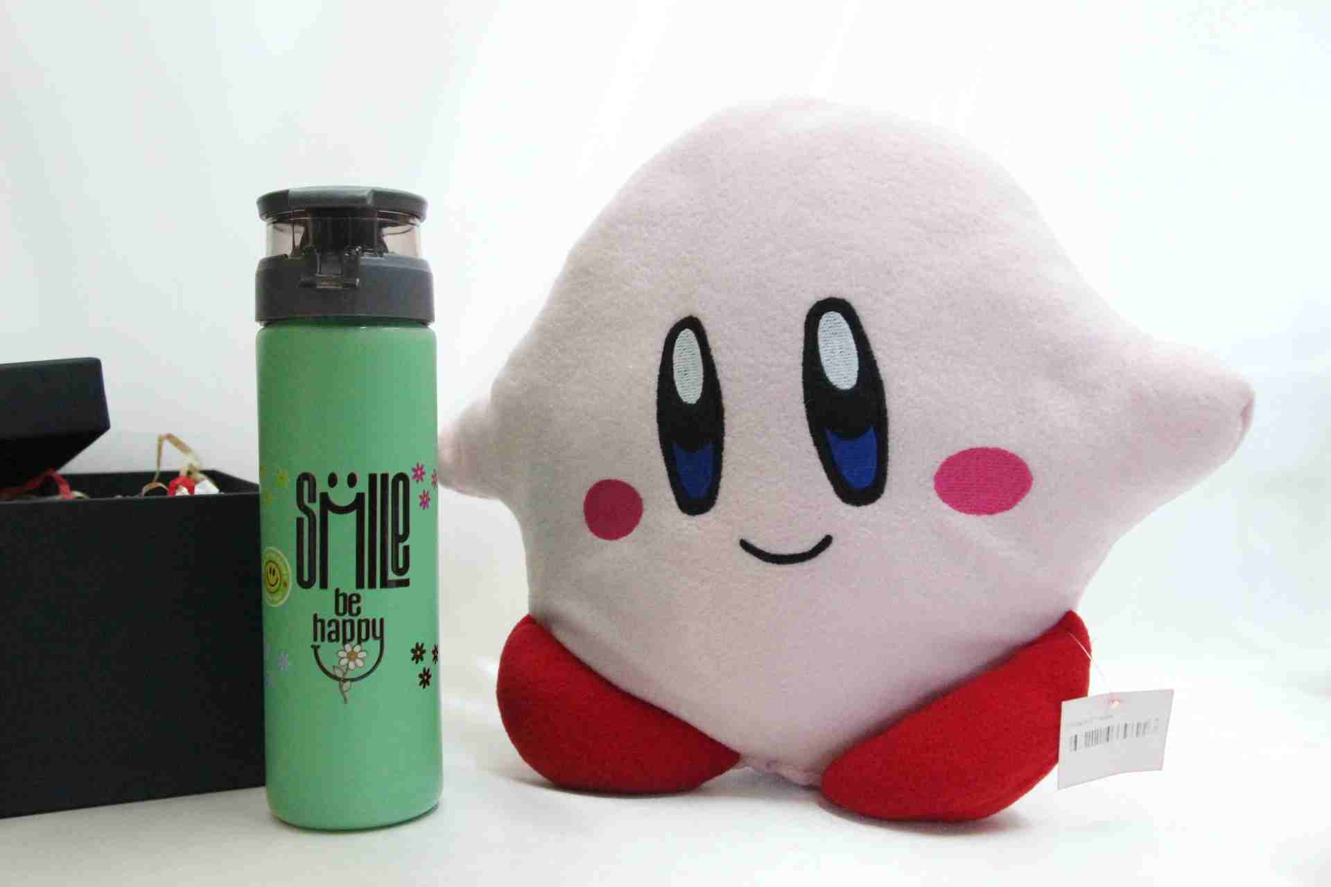 Kirby Yastık ve Smile Temalı Termos Hediye Kutusu Seti