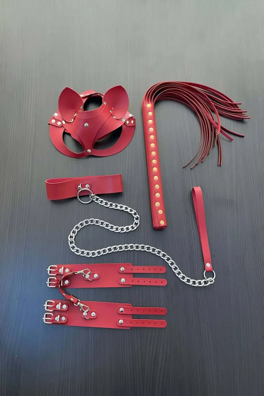 Pilelistore Kırmızı Fantezi Set, Kırbaç - Kelepçe - Tasma - Maske Takım - Brf