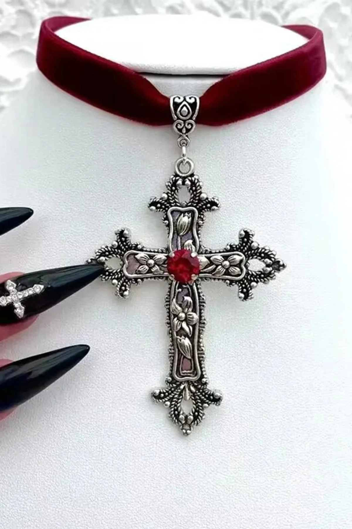 Kırmızı Gothic Cross Vintage Kadife Tasma