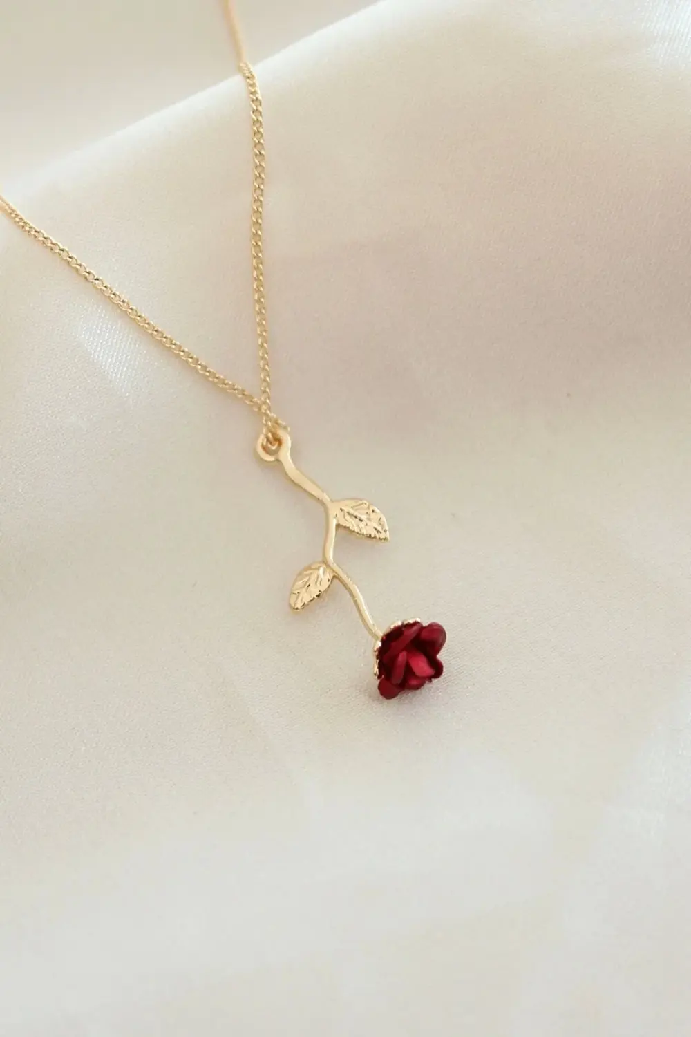 Kırmızı Gül Figürlü Kolye TG27BKO6392