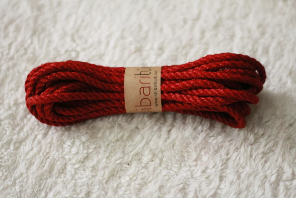 Kırmızı Jüt Bondage İpi 8mm x 8mt – Doğal Eşsiz Bağlantı Deneyimi Fiyatı, Yorumları ve Özellikleri