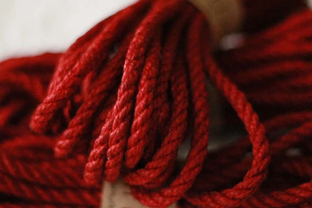 Kırmızı Jüt Bondage İpi 8mm x 8mt – Doğal Eşsiz Bağlantı Deneyimi Fiyatı, Yorumları ve Özellikleri