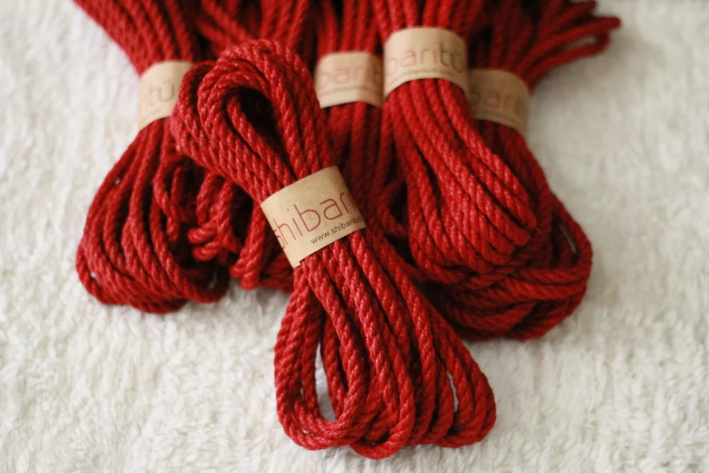 Kırmızı Jüt Bondage İpi 8mm x 8mt – Doğal Eşsiz Bağlantı Deneyimi Fiyatı, Yorumları ve Özellikleri