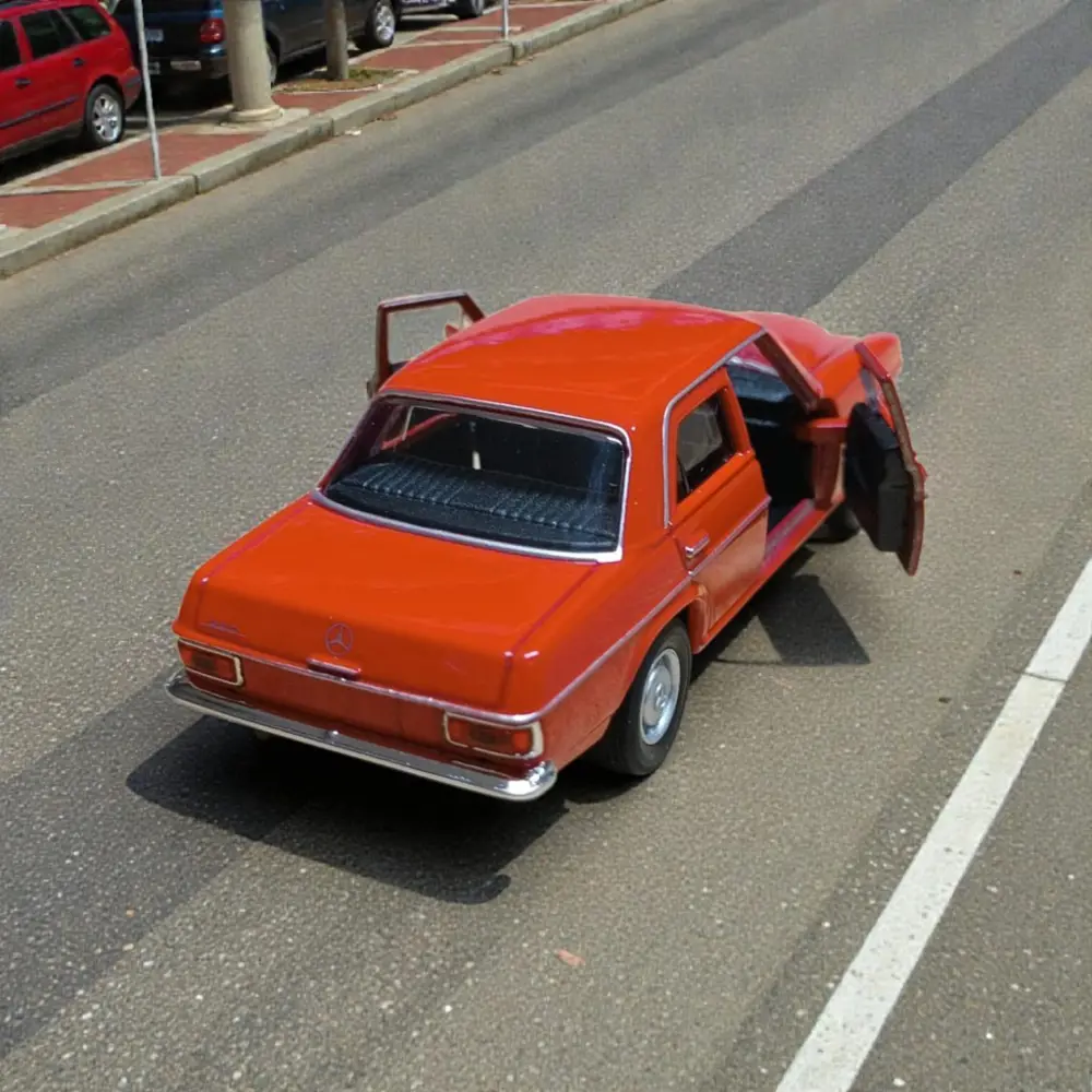 Kırmızı Mercedes Benz 220 Diecast Çek Bırak Model Araba