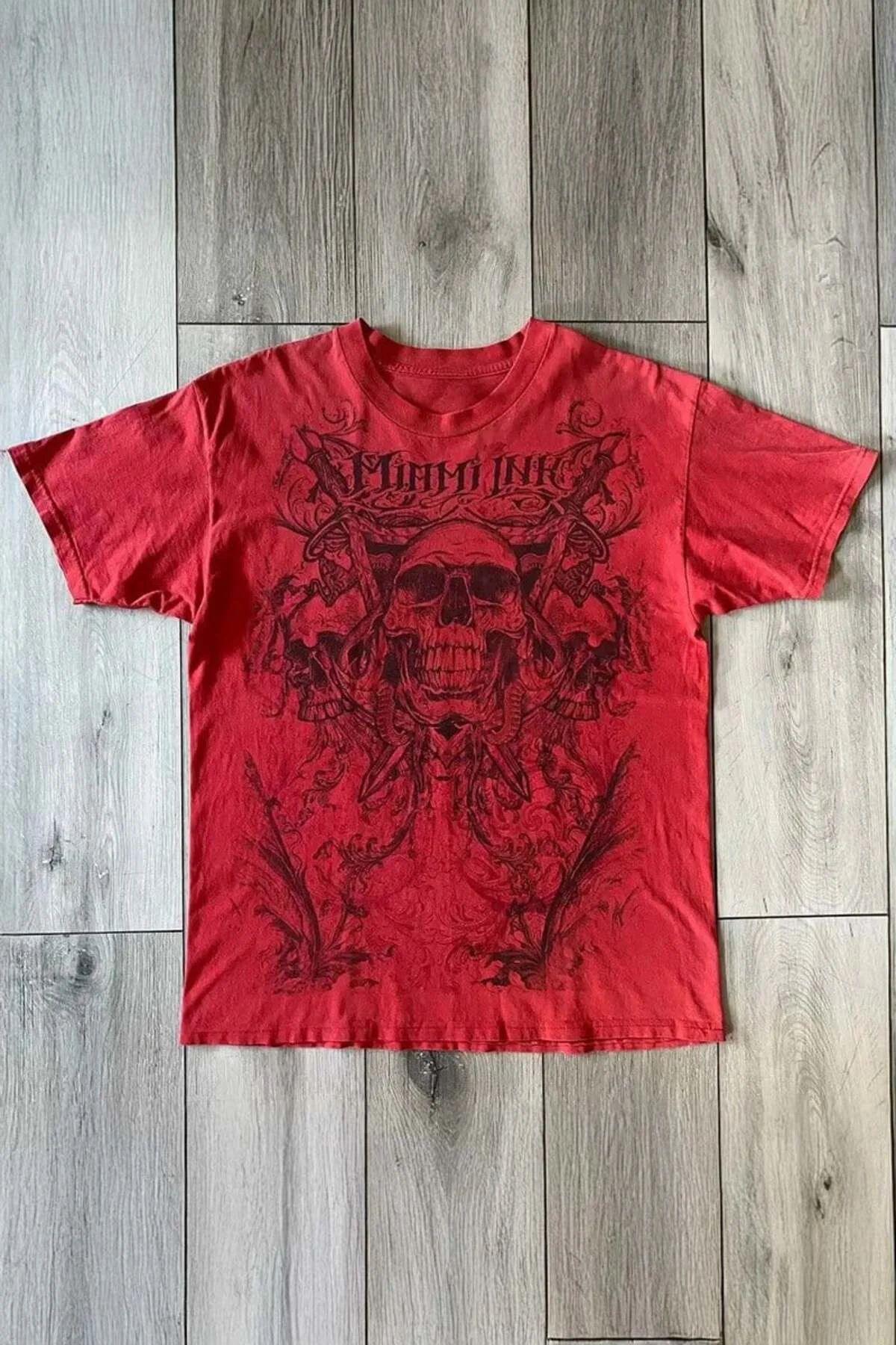 Kırmızı Miami Ink Vintage Skull Gotik Y2K Unisex T-Shirt Kırmızı Miami Ink Vintage Skull Gotik Y2K Unisex T-Shirt