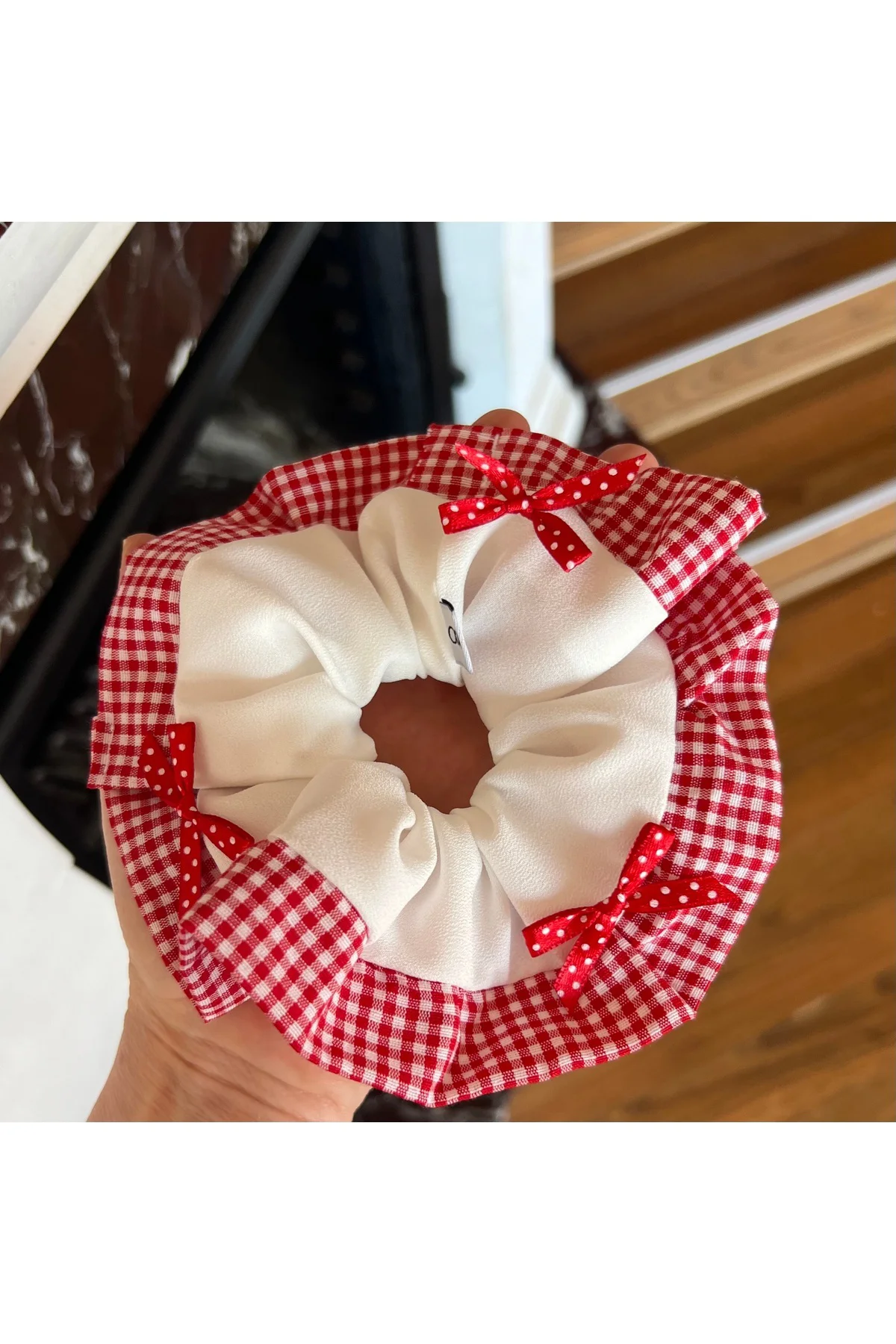 Kırmızı Pötikare Kenar Beyaz Kırmızı Fiyonklu Scrunchie Lastik Toka