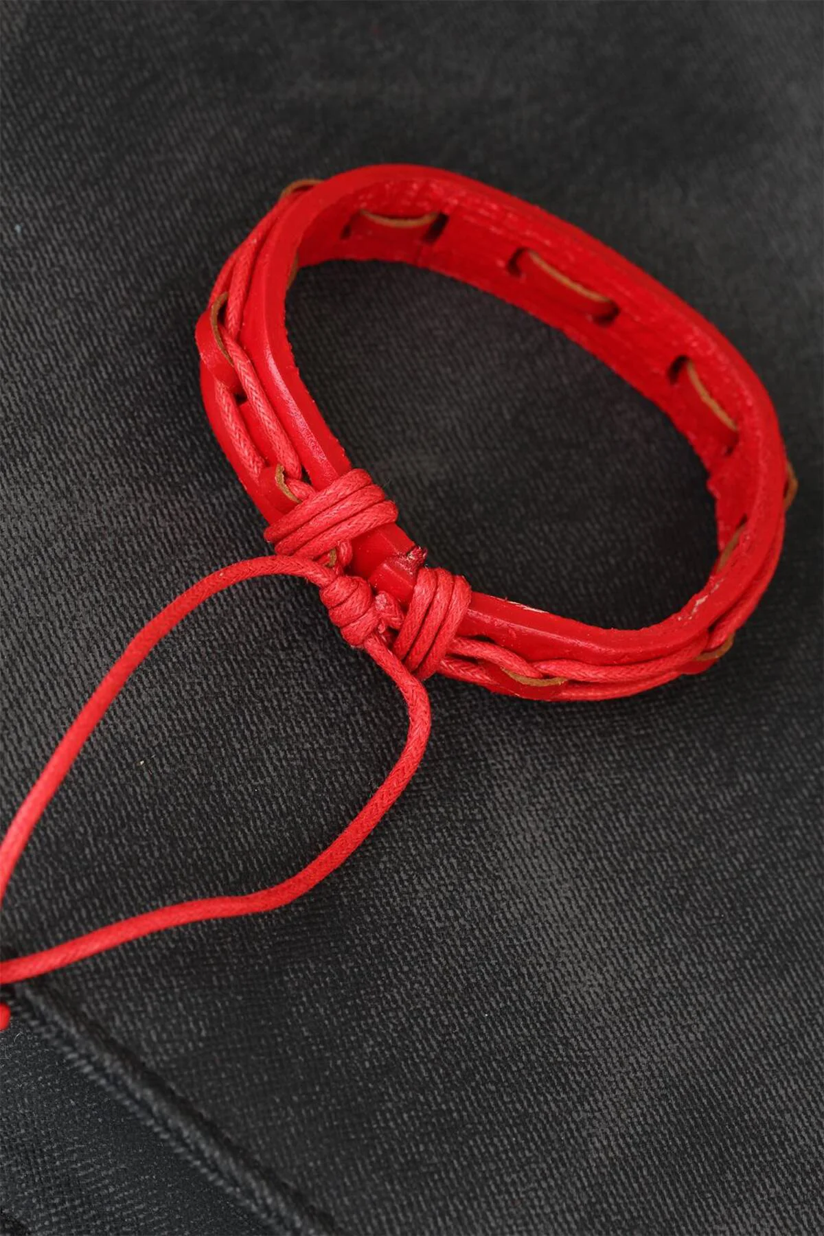 Kırmızı Renk Ayarlamalı İpli Deri Erkek Bileklik - Lisinya