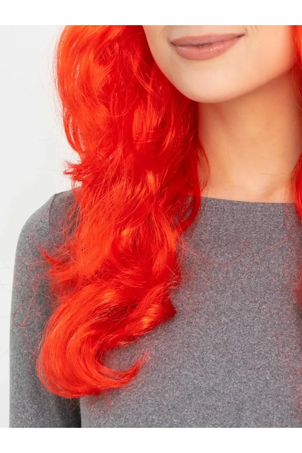 Kırmızı Renk Uzun Dalgalı Parti Peruğu Kırmızı Renk Uzun Dalgalı Parti Peruğu