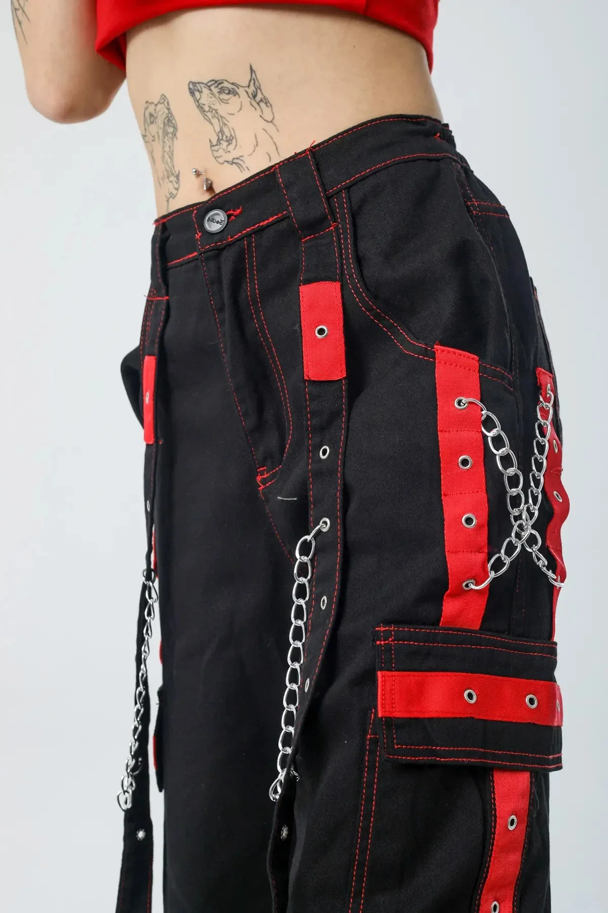 Kırmızı Şerit Detaylı Baggy Cyber-Pants Kırmızı Şerit Detaylı Baggy Cyber-Pants