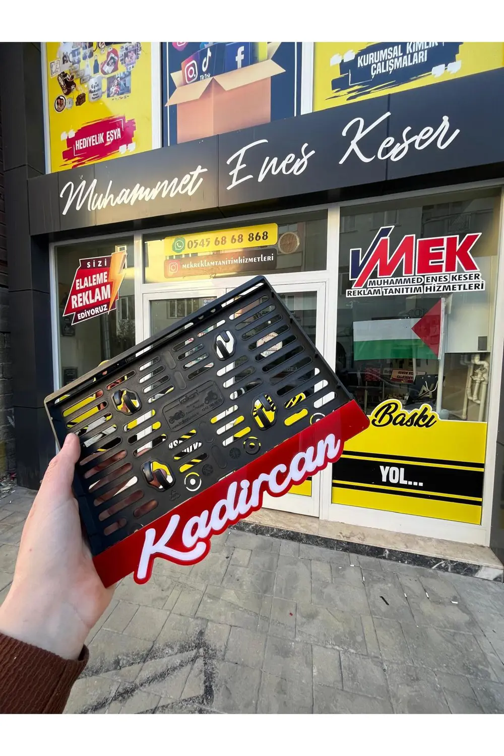 KIRMIZI ZEMİN SARKIK MOTOR PLAKALIK KIRMIZI ZEMİN SARKIK MOTOR PLAKALIK