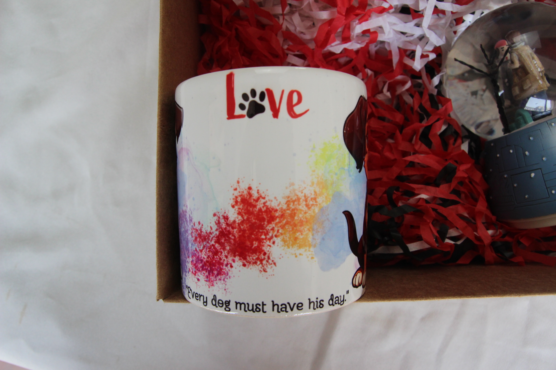 Kış Aşkı Temalı Müzikli Işıklı Kar Küresi Ve Köpek Temalı Kupa Bardak Hediye Kutusu