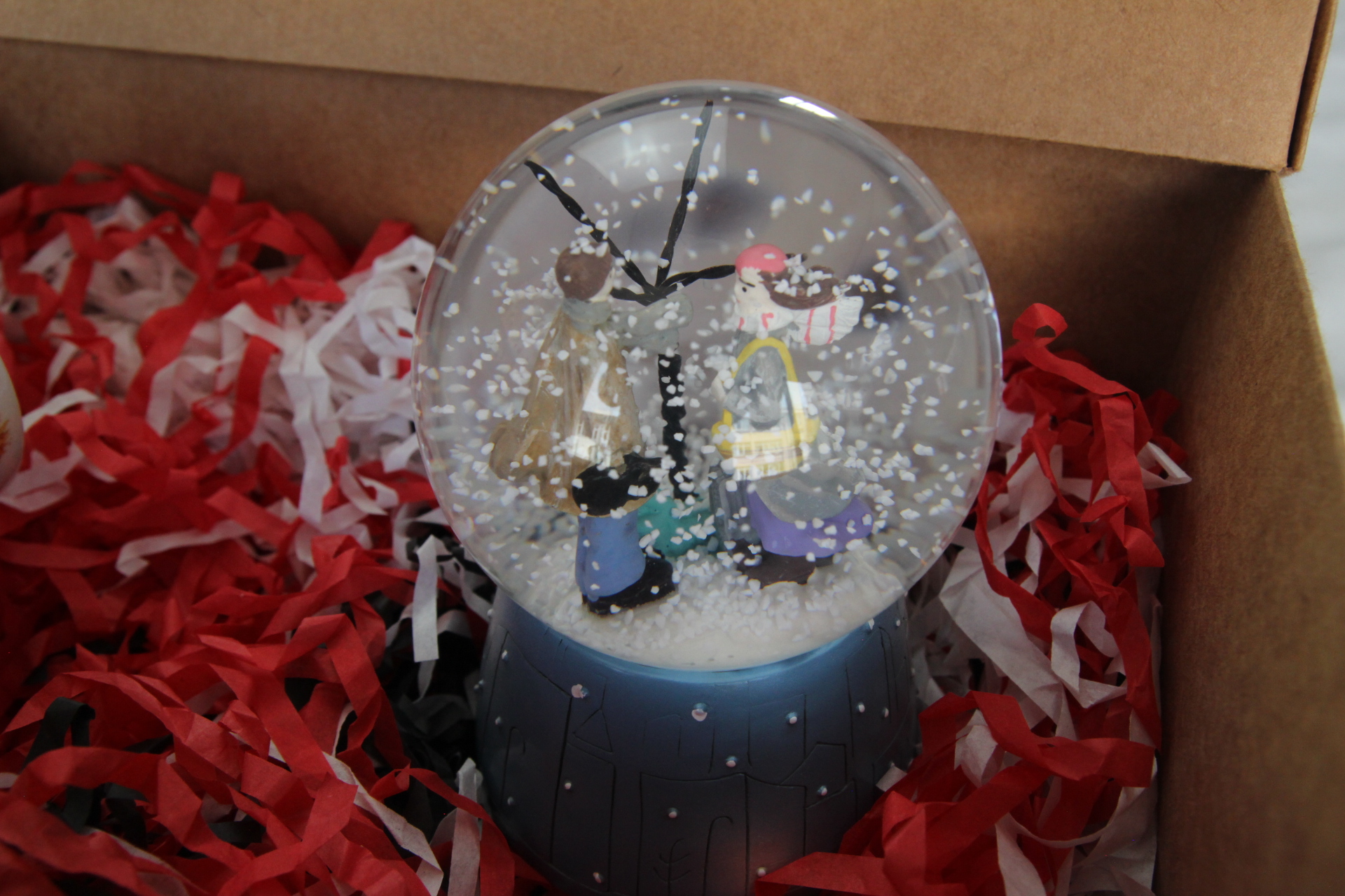 Kış Masalı Temalı Işıklı Müzikli Kar Küresi Ve Küçük Prens Temalı Kupa Bardak Şık Hediye Seti