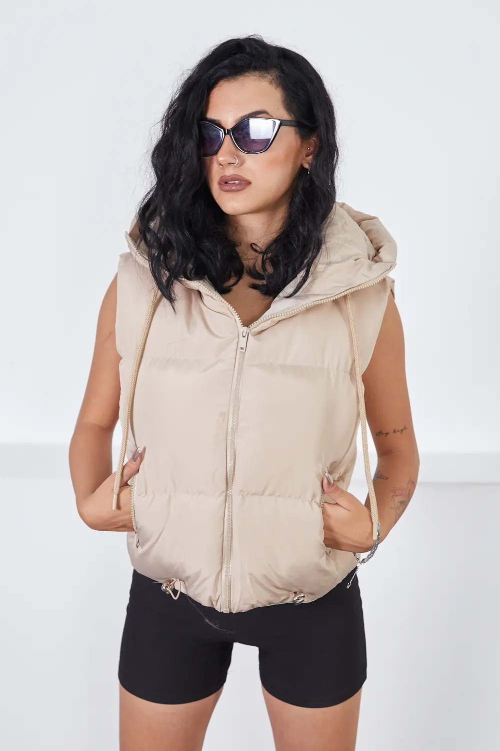 Moda Armanc Kısa Spor Kapüşonlu Şişme Yelek