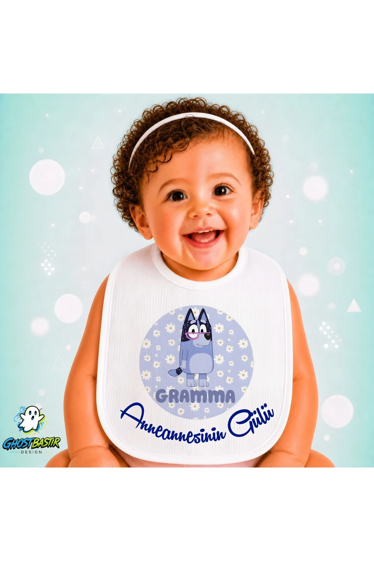 Kişiye Özel Anneanne Bluey Keten Bebek Mama Önlüğü – Yumuşak, Emici, Yıkanabilir, Özel Tasarım P068