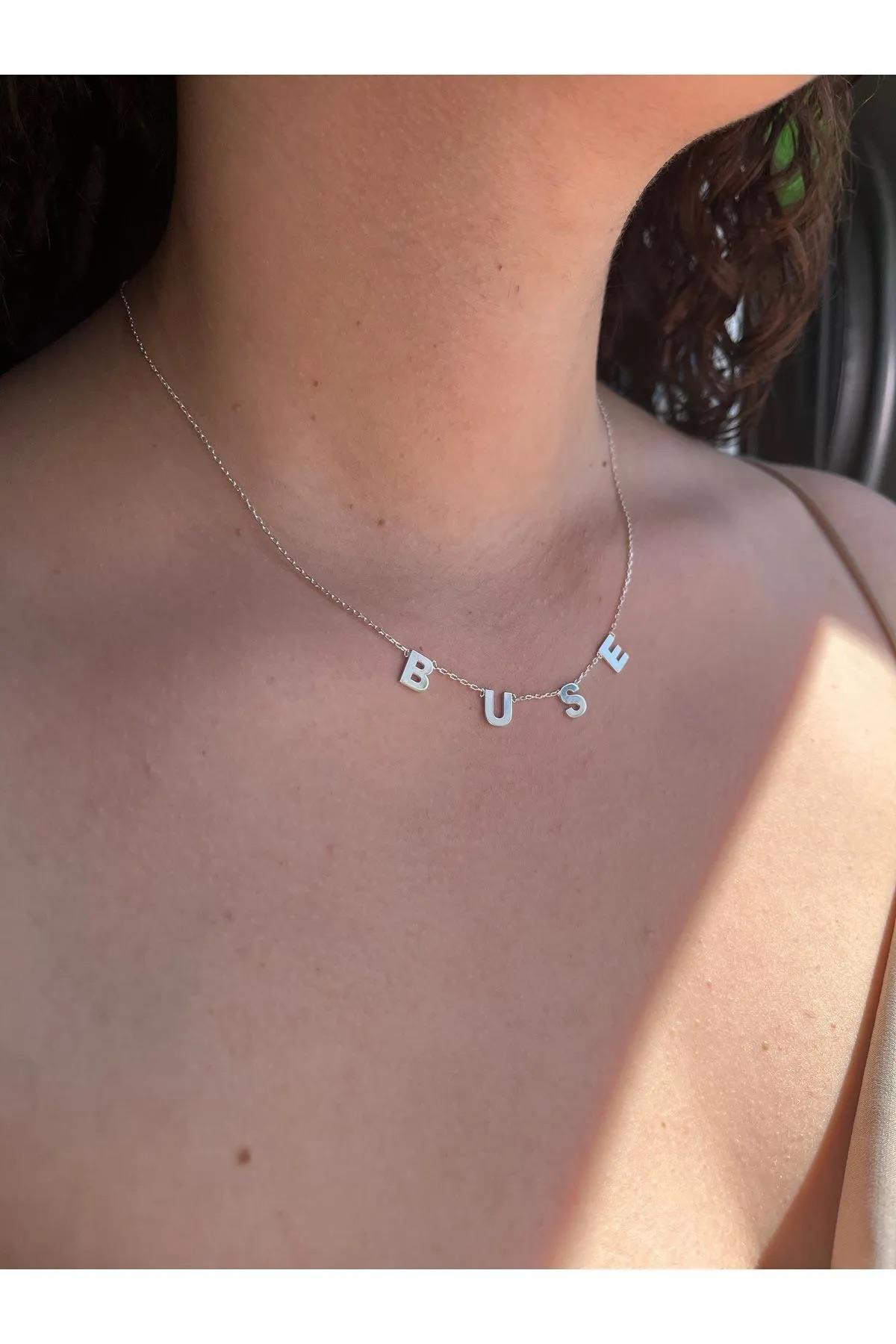 Beyisa Kişiye Özel İsimli Ayrık Harfli 925 Ayar Gümüş Kadın Kolye