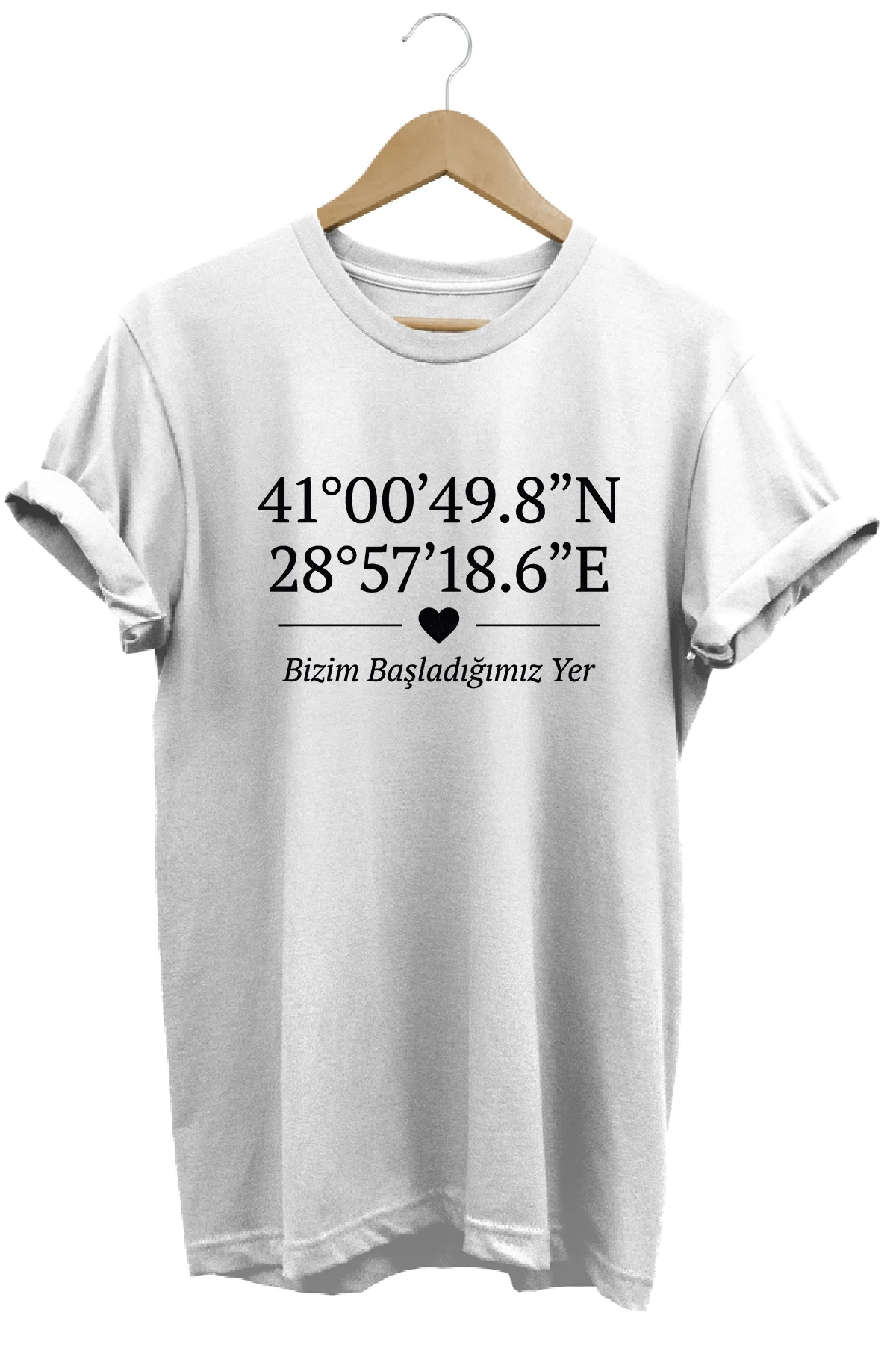 Kişiye Özel Koordinat Yazılı Tişört – Bizim Başladığımız Yer Roma