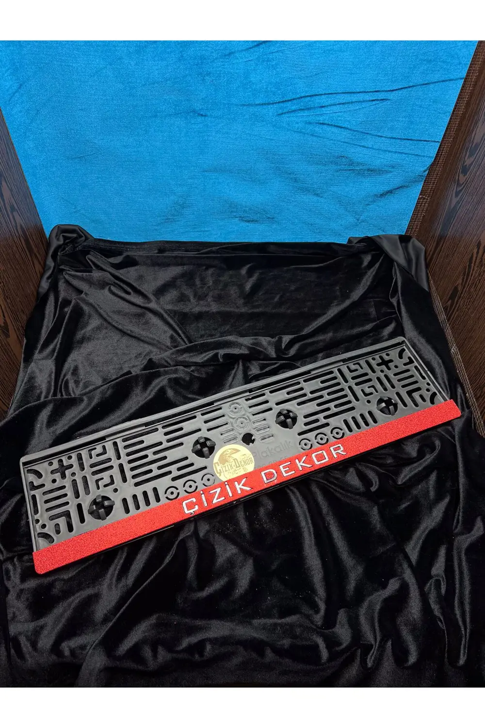 kişiye özel simli kırmızı premium plakalık