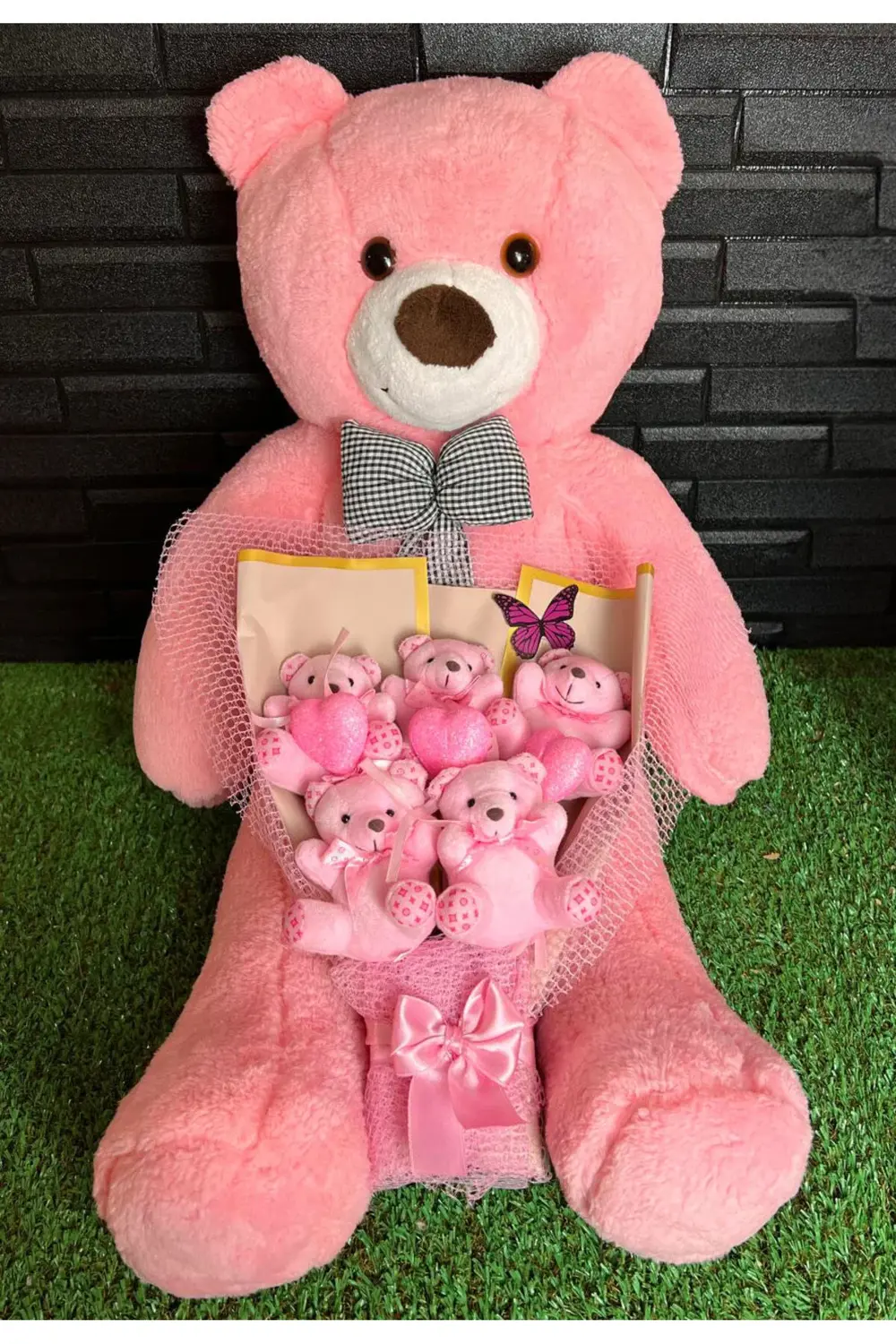 Kiz Arkadasa Hediye Kelebek Süslemeli Kalpli Ayıcık Buketi ve 80c