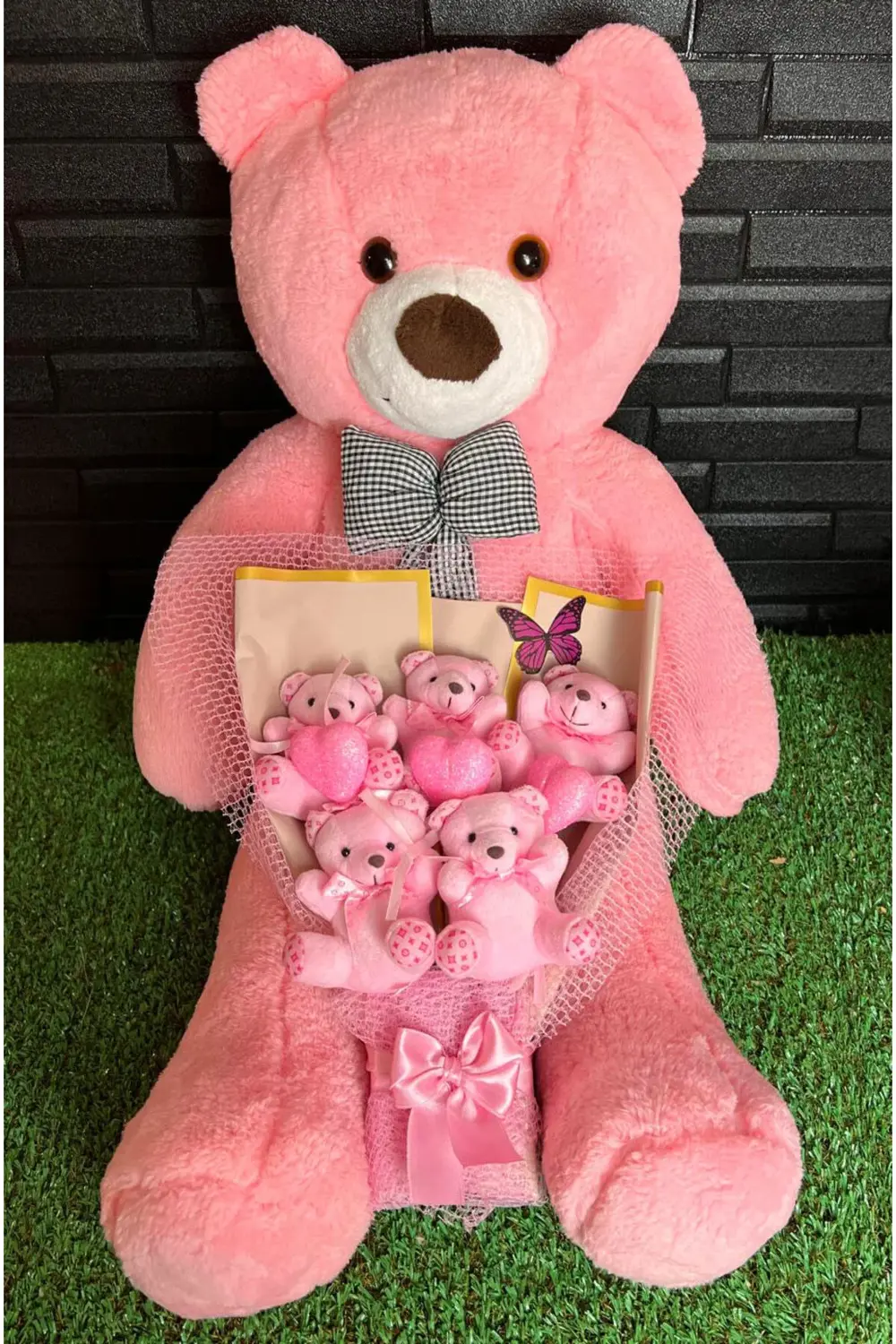 Kiz Arkadasa Hediye Kelebek Süslemeli Kalpli Ayıcık Buketi ve 80c