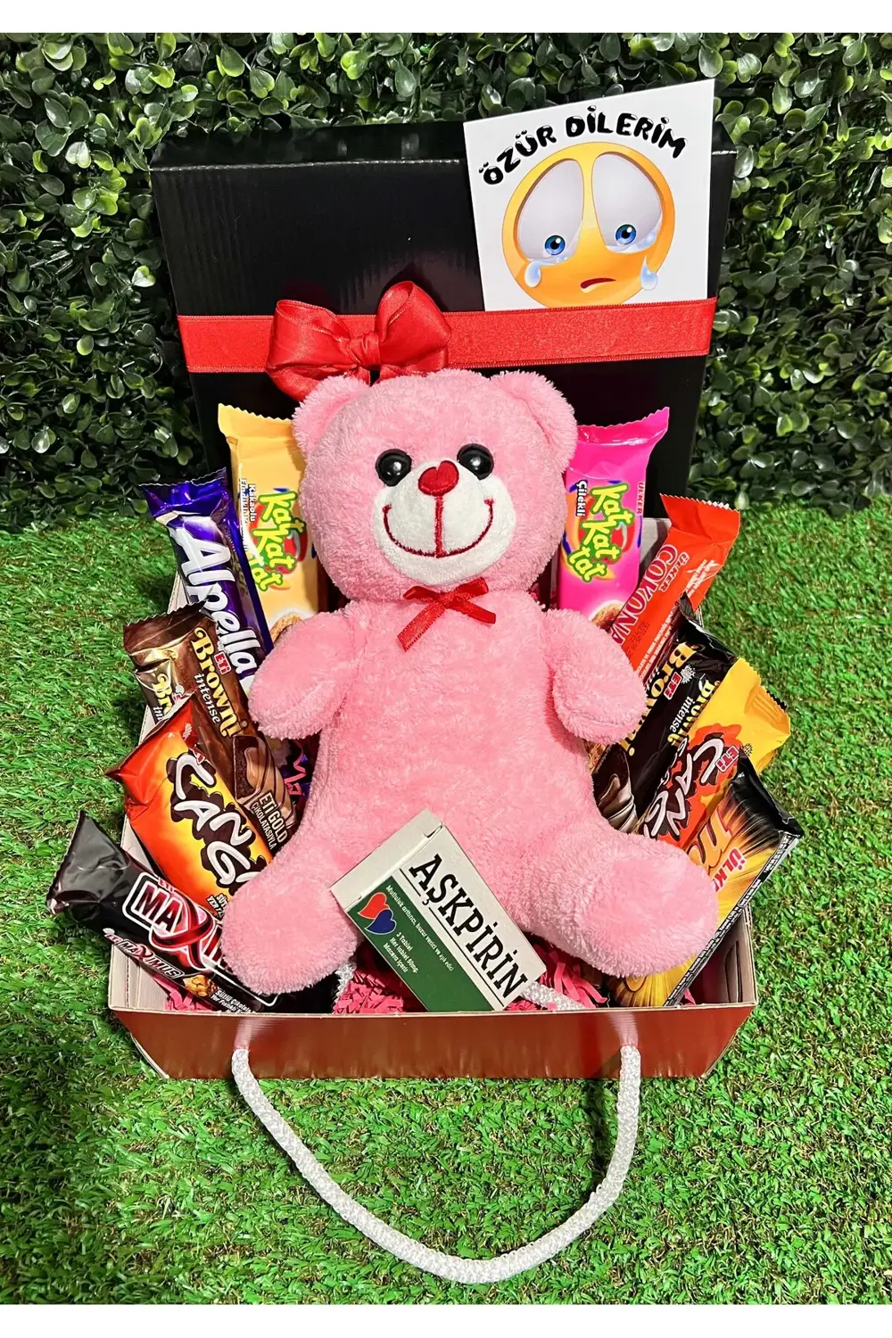 Kiz Arkadasa Ozur Hediyesi Bol Atıştırmalıklı ve Pembe Ayıcıklı