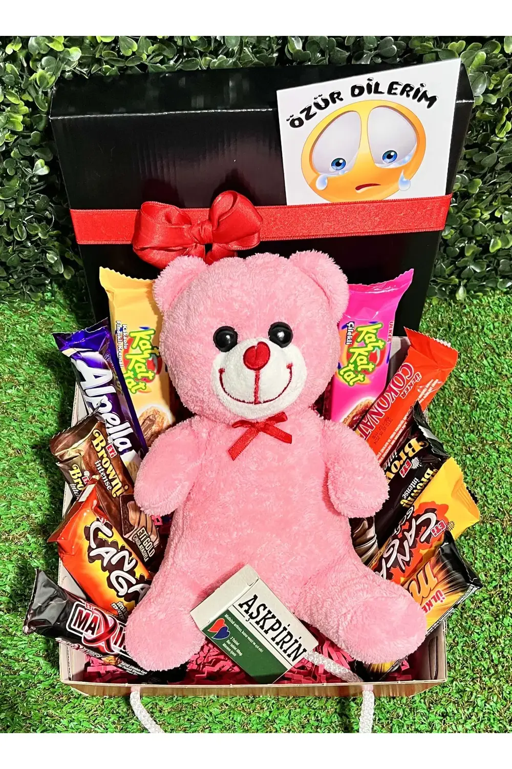 Kiz Arkadasa Ozur Hediyesi Bol Atıştırmalıklı ve Pembe Ayıcıklı