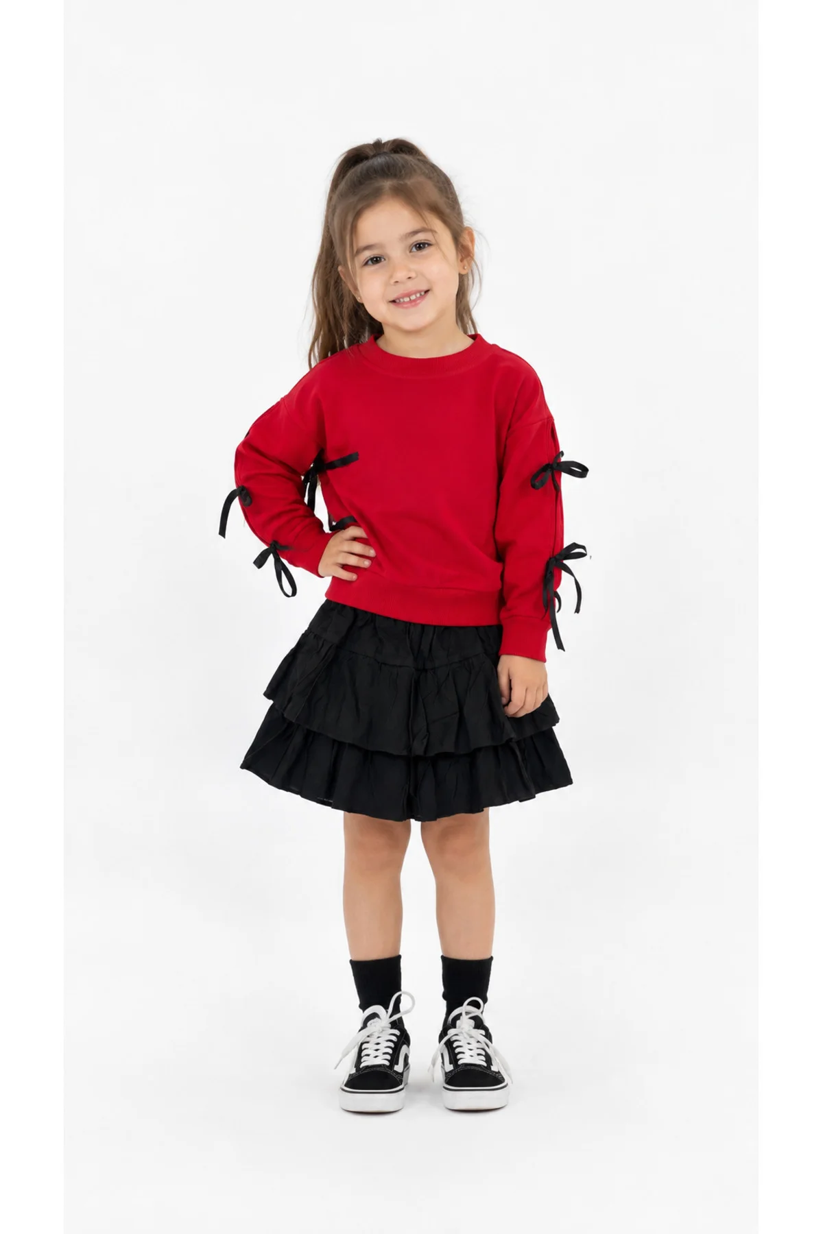 Kız Çocuk Kırmızı Fiyonk Detaylı Sweatshirt ve Siyah Fırfırlı Etek 2’li Takım 3-7 Yaş