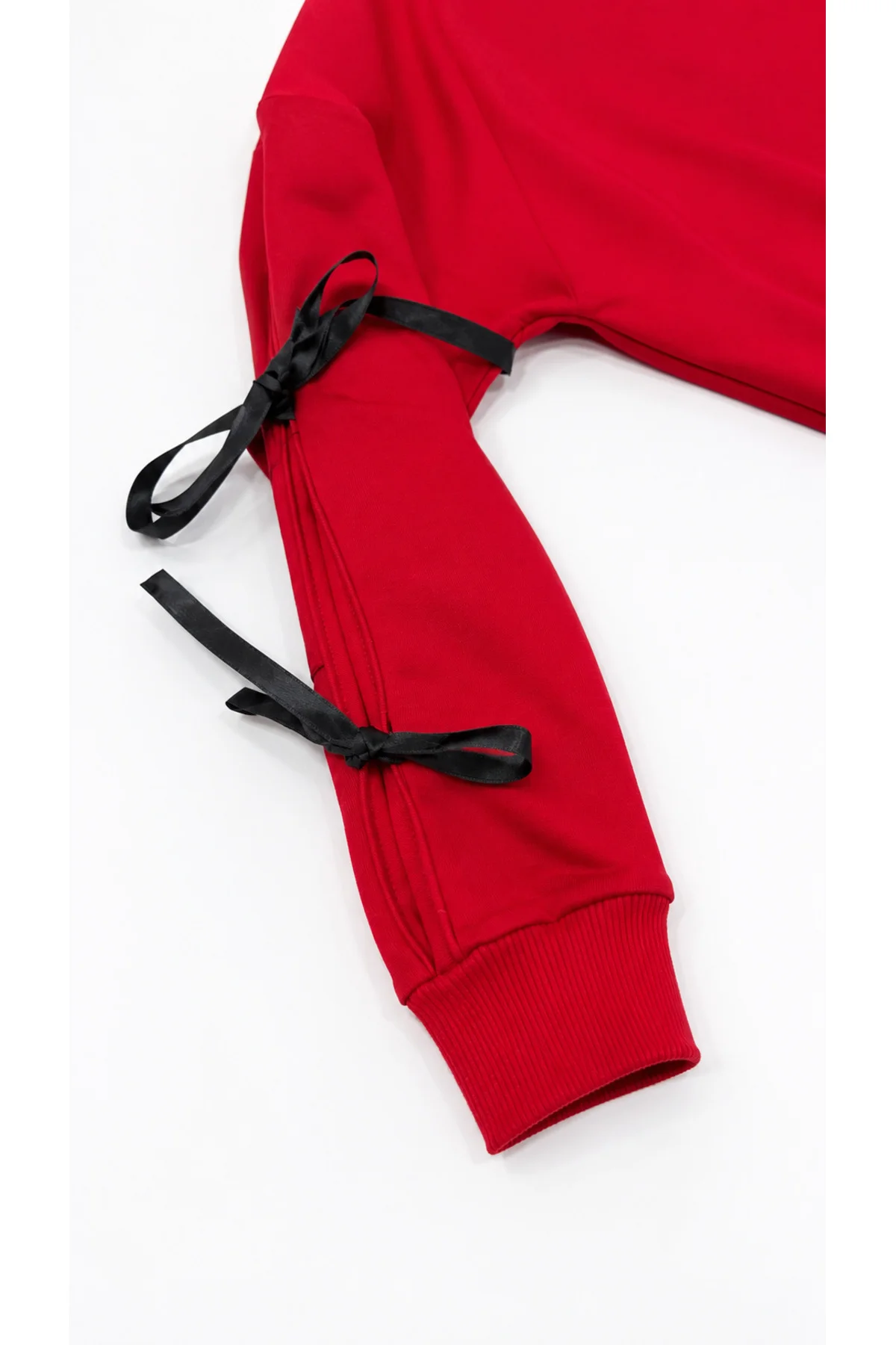 Kız Çocuk Kırmızı Fiyonk Detaylı Sweatshirt ve Siyah Fırfırlı Etek 2’li Takım 3-7 Yaş