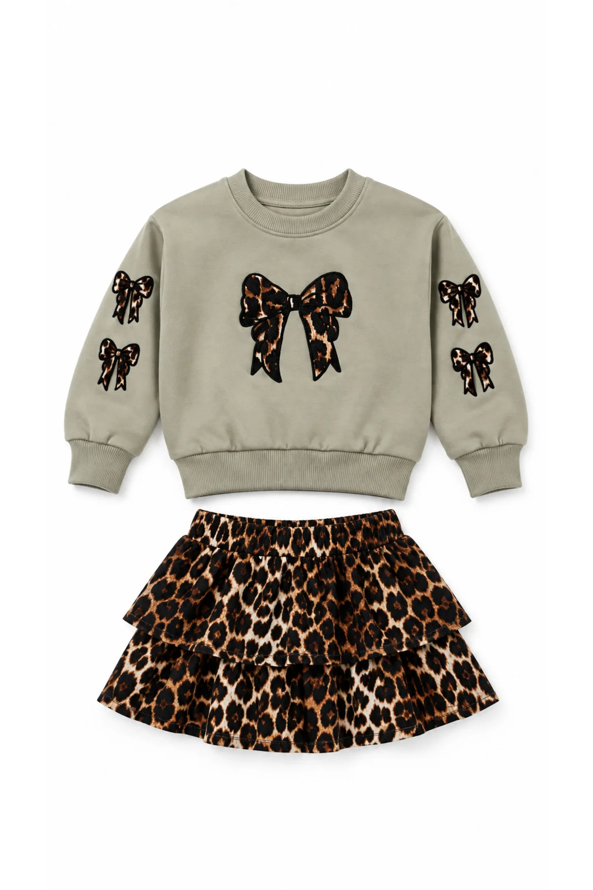 Kız Çocuk Leopar Desenli Fiyonklu Sweatshirt ve Kat Kat Etek 2’li Takım 3-7 Yaş Kız Çocuk Leopar Desenli Fiyonklu Sweatshirt ve Kat Kat Etek 2’li Takım 3-7 Yaş