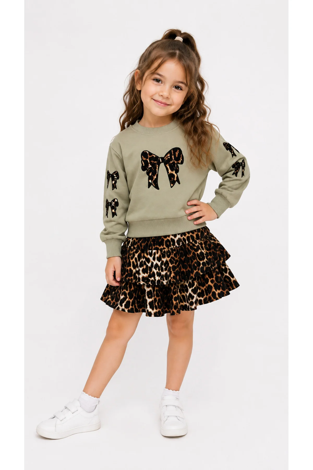 Kız Çocuk Leopar Desenli Fiyonklu Sweatshirt ve Kat Kat Etek 2’li Takım 3-7 Yaş Kız Çocuk Leopar Desenli Fiyonklu Sweatshirt ve Kat Kat Etek 2’li Takım 3-7 Yaş